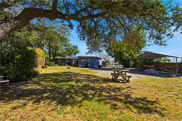 1321 Jenkins St, Rockport, TX 78382