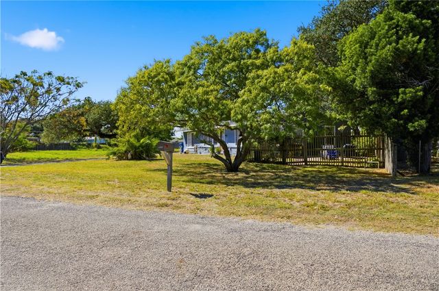 1321 Jenkins St, Rockport, TX 78382