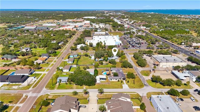 1321 Jenkins St, Rockport, TX 78382