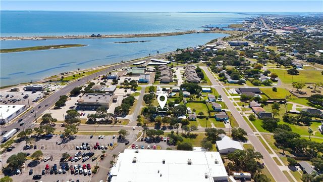 1321 Jenkins St, Rockport, TX 78382