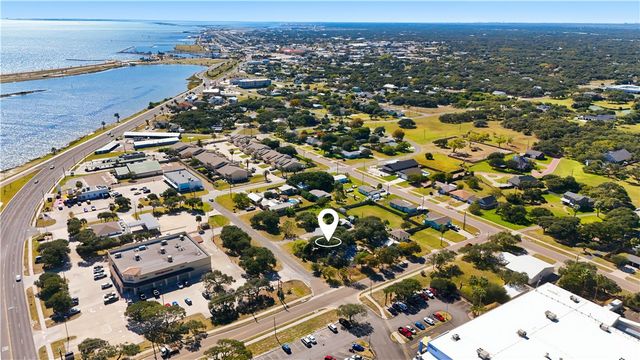 1321 Jenkins St, Rockport, TX 78382