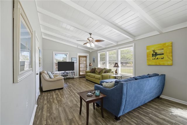 1321 Jenkins St, Rockport, TX 78382