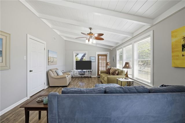 1321 Jenkins St, Rockport, TX 78382