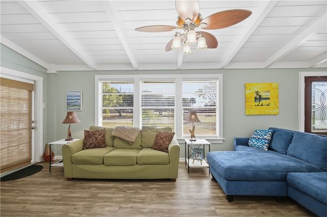 1321 Jenkins St, Rockport, TX 78382