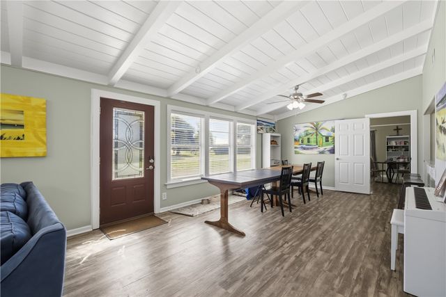 1321 Jenkins St, Rockport, TX 78382