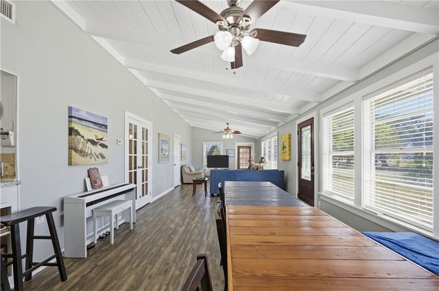 1321 Jenkins St, Rockport, TX 78382