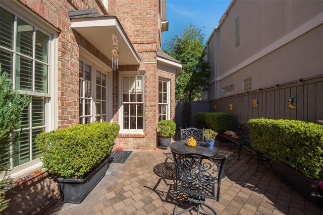 2211 Augusta Drive 25, Houston, TX 77057