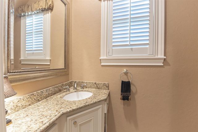 2211 Augusta Drive 25, Houston, TX 77057