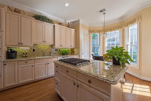 2211 Augusta Drive 25, Houston, TX 77057