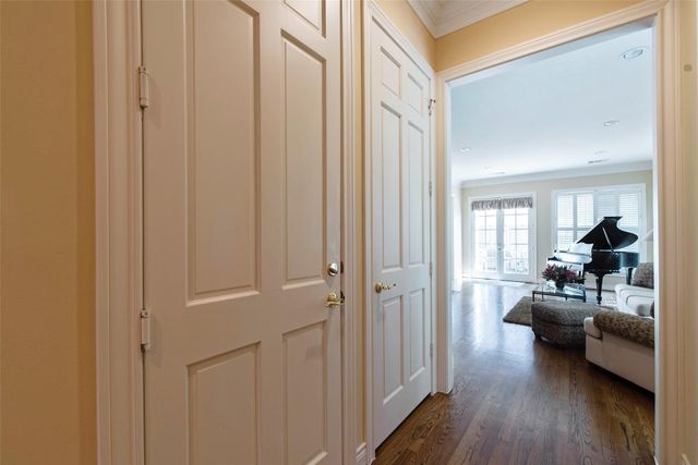 2211 Augusta Drive 25, Houston, TX 77057