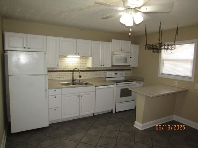 4150 Horseshoe Rd N Apt 17, Little River, SC 29566
