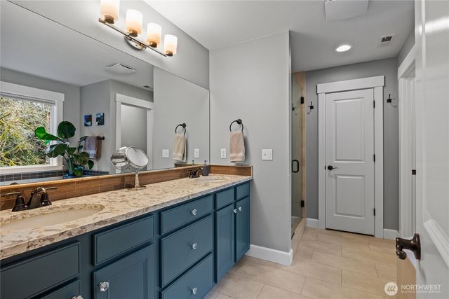 9150 Burlingame Court NE, Bainbridge Island, WA 98110