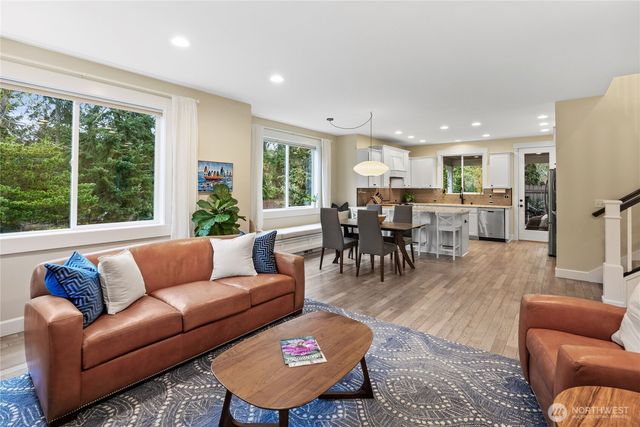 9150 Burlingame Court NE, Bainbridge Island, WA 98110