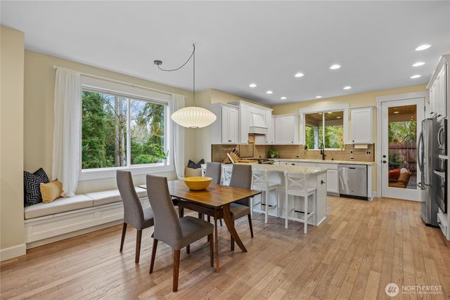 9150 Burlingame Court NE, Bainbridge Island, WA 98110