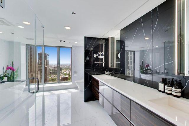 950 N Michigan Avenue 3103, Chicago, IL 60611