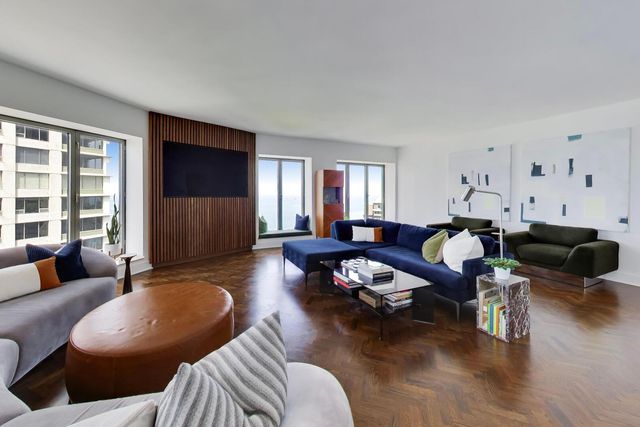 950 N Michigan Avenue 3103, Chicago, IL 60611