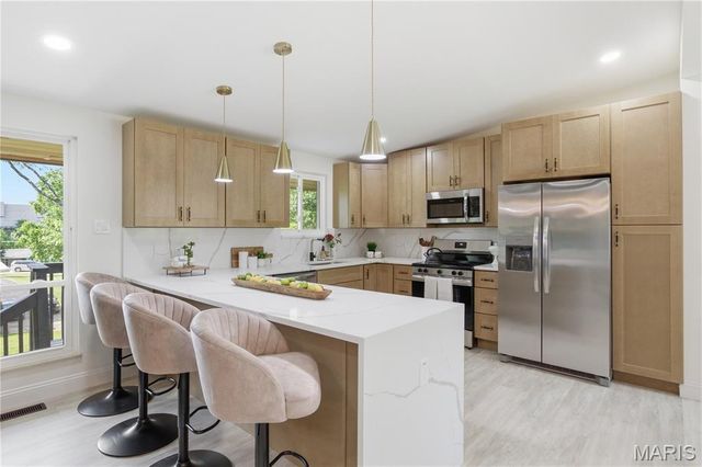 16 Stoney View Lane, St Louis, MO 63146