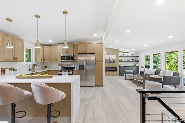 16 Stoney View Lane, St Louis, MO 63146