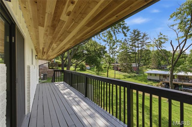 16 Stoney View Lane, St Louis, MO 63146