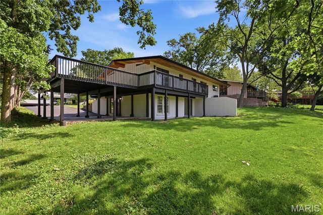 16 Stoney View Lane, St Louis, MO 63146