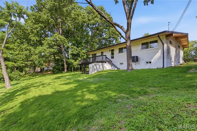 16 Stoney View Lane, St Louis, MO 63146
