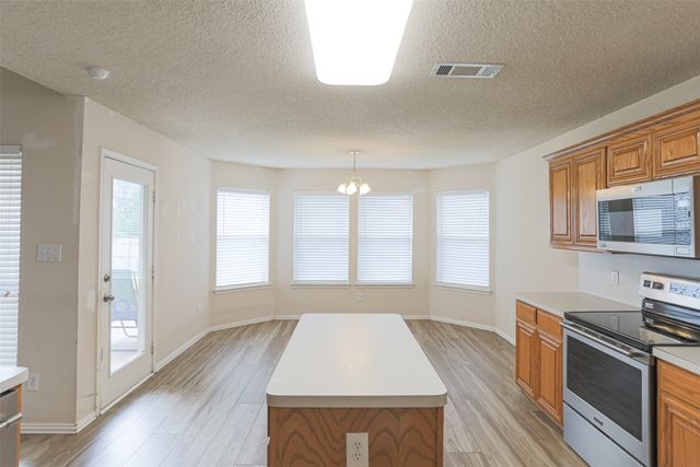 1807 Bertram Drive, Mansfield, TX 76063