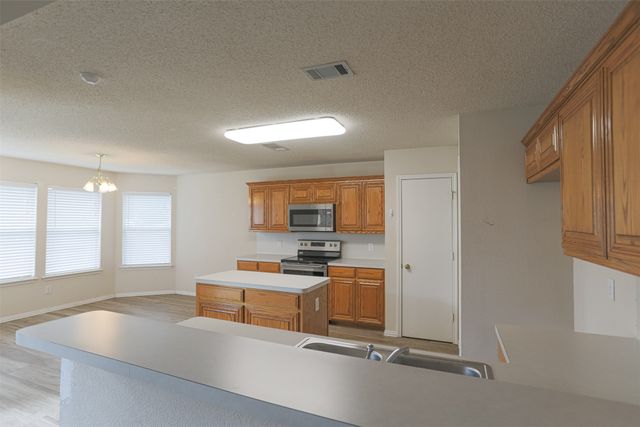 1807 Bertram Drive, Mansfield, TX 76063