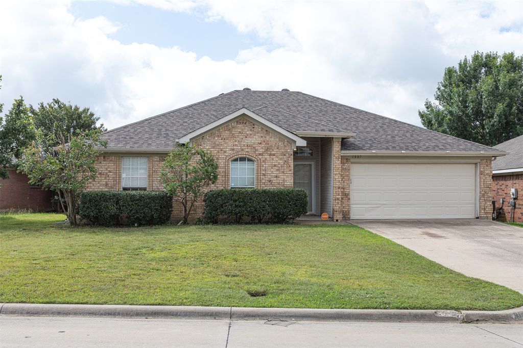 1807 Bertram Drive, Mansfield, TX 76063