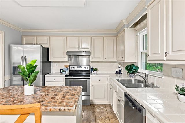 768 Kenmore Dr, Spartanburg, SC 29303