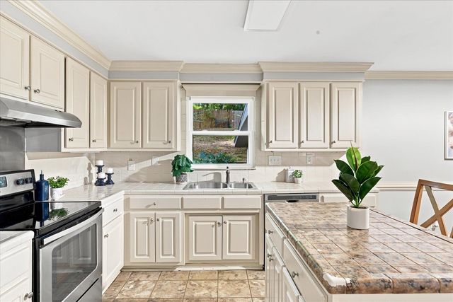 768 Kenmore Dr, Spartanburg, SC 29303