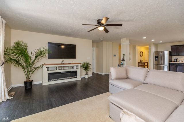 8842 Benjamin Lane, Avon, IN 46123