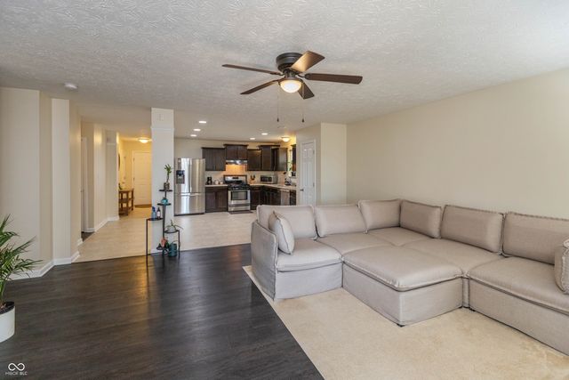 8842 Benjamin Lane, Avon, IN 46123