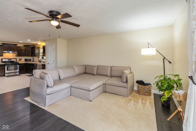 8842 Benjamin Lane, Avon, IN 46123