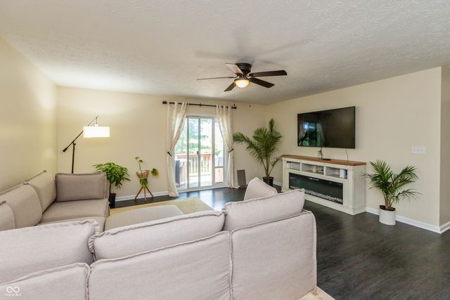8842 Benjamin Lane, Avon, IN 46123