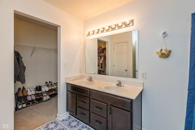 8842 Benjamin Lane, Avon, IN 46123
