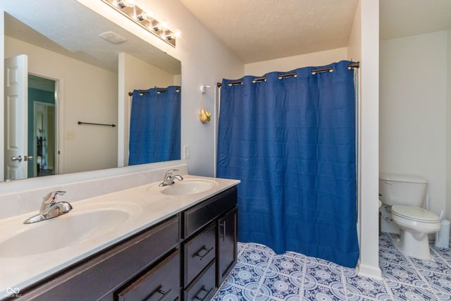 8842 Benjamin Lane, Avon, IN 46123
