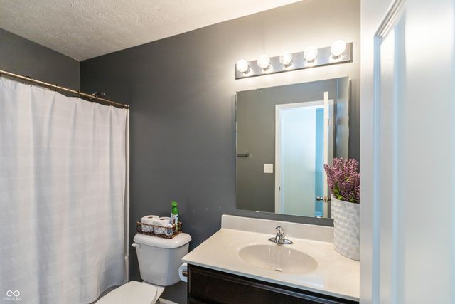 8842 Benjamin Lane, Avon, IN 46123