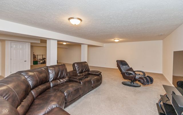 8842 Benjamin Lane, Avon, IN 46123