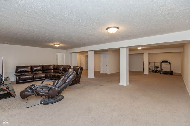 8842 Benjamin Lane, Avon, IN 46123
