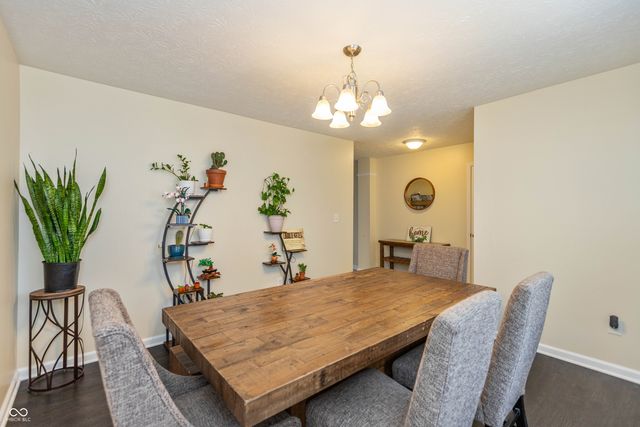8842 Benjamin Lane, Avon, IN 46123