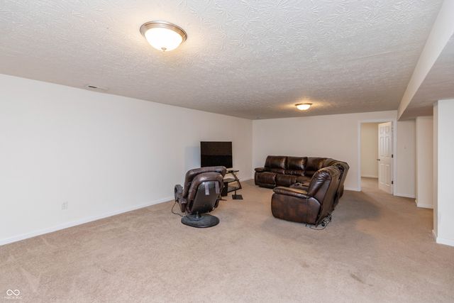 8842 Benjamin Lane, Avon, IN 46123