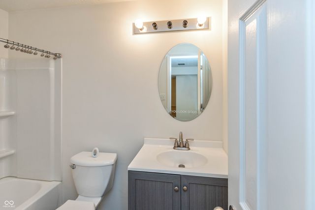 8842 Benjamin Lane, Avon, IN 46123