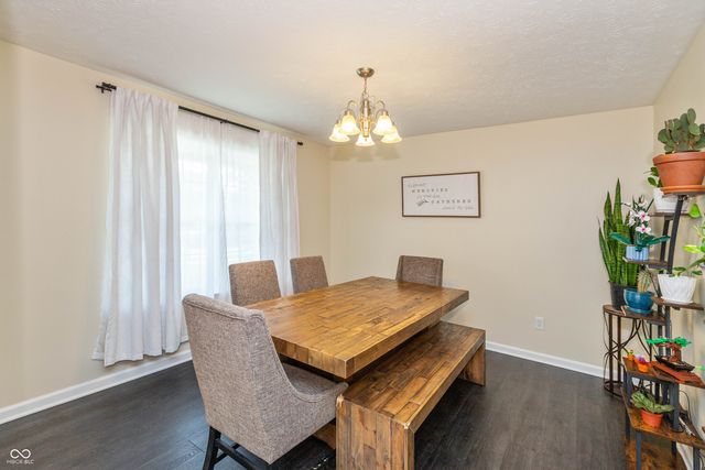 8842 Benjamin Lane, Avon, IN 46123
