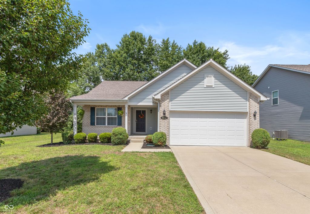 8842 Benjamin Lane, Avon, IN 46123