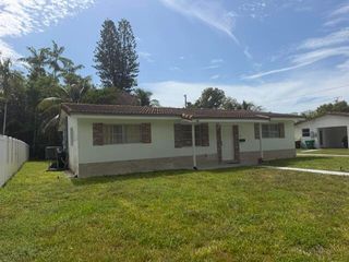 210 NE 5th Avenue, Dania Beach, FL 33004