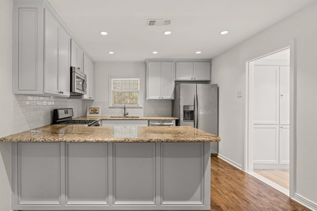 2725 Wayside Avenue, Fort Worth, TX 76110