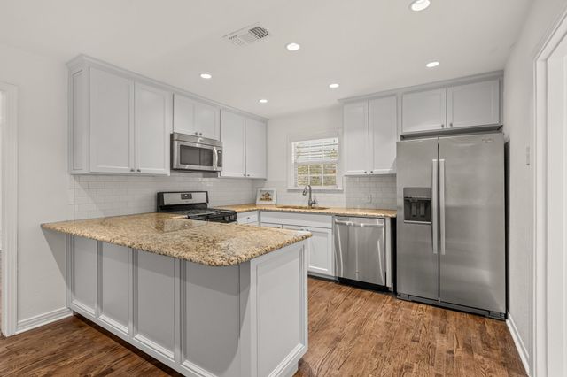 2725 Wayside Avenue, Fort Worth, TX 76110
