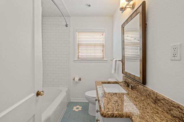 2725 Wayside Avenue, Fort Worth, TX 76110