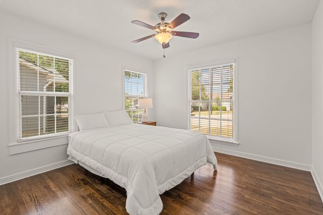 2725 Wayside Avenue, Fort Worth, TX 76110