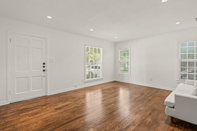 2725 Wayside Avenue, Fort Worth, TX 76110